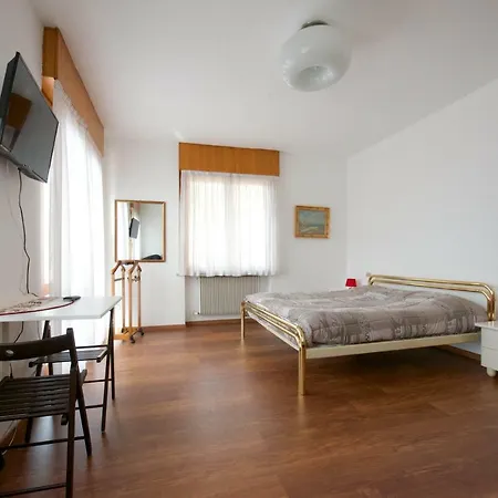 Marzola Nocleg ze śniadaniem 3*